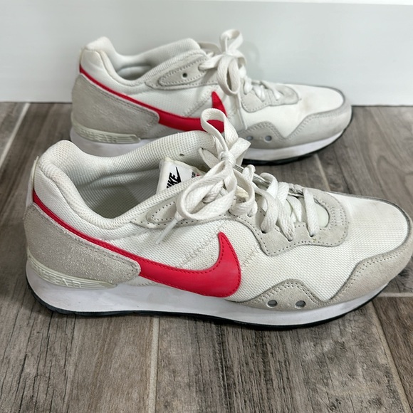 Nike Women’s Venture Racer - very good condition - Picture 2 of 6